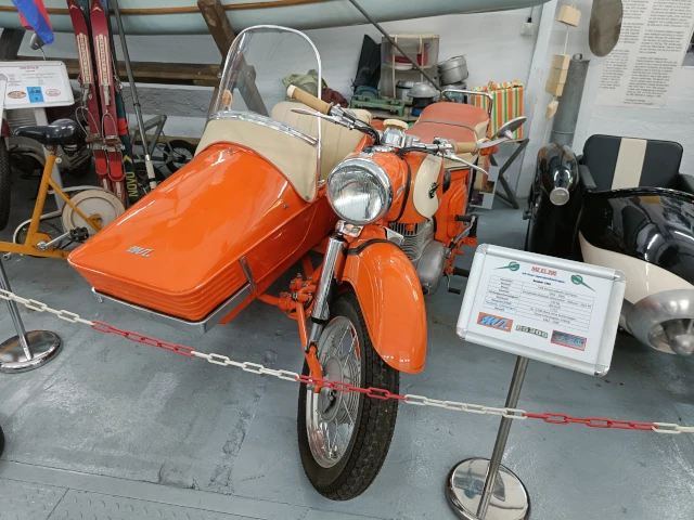 Wir stellen die bekanntesten Fahrzeuge aus der DDR vor. Wir stellen die bekanntesten Fahrzeuge aus der DDR vor.