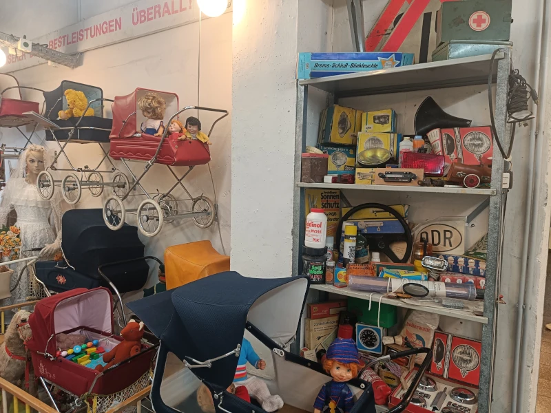 Kinder hatten eine besonders große Priorität. Deshalb waren Kinderwagen in vielen Formen und Farben zu bekommen.