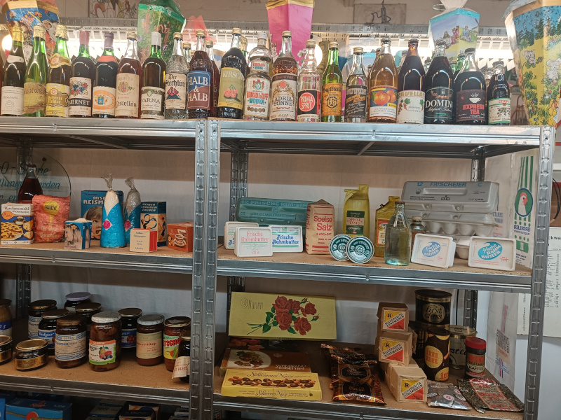 Auch hier Alkohol, aber auch Butter, Wurstkonserven, Gewürze und Eier.