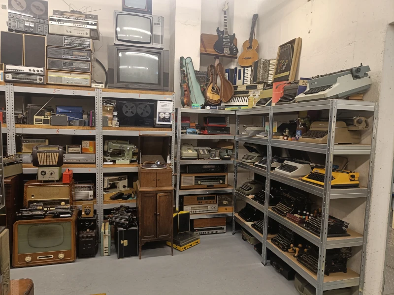 Ein Schreibmaschinenkonzert, heute kaum noch verwendet, in der DDR hingegen das wichtigste Instrument in jedem Büro.