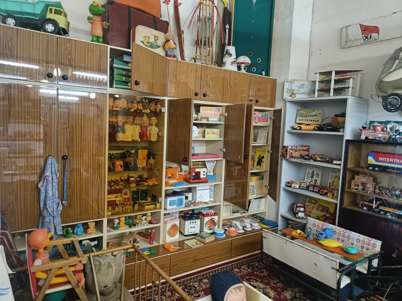 Spielzeug aus heimischer Produktion oder Importe aus den RGW-Staaten gehörten in jedes Kinderzimmer.
