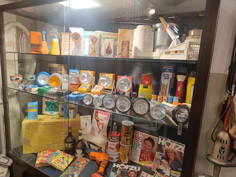 Taschenlampen waren bei Kindern für Nachtwanderungen in der Schule oder im Kinderferienlager sehr beliebt.