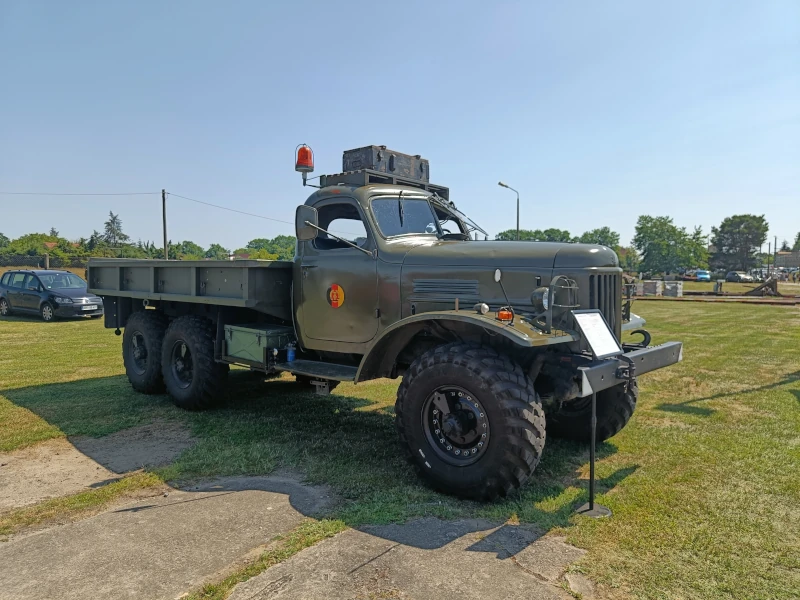 Der ZIL ist der eher unbekannte Bruder des Ural und vor allem in Tundra und Taiga sowie im Militärwesen zu finden.